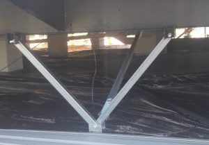 longitudinal and lateral stabilizer device fitted